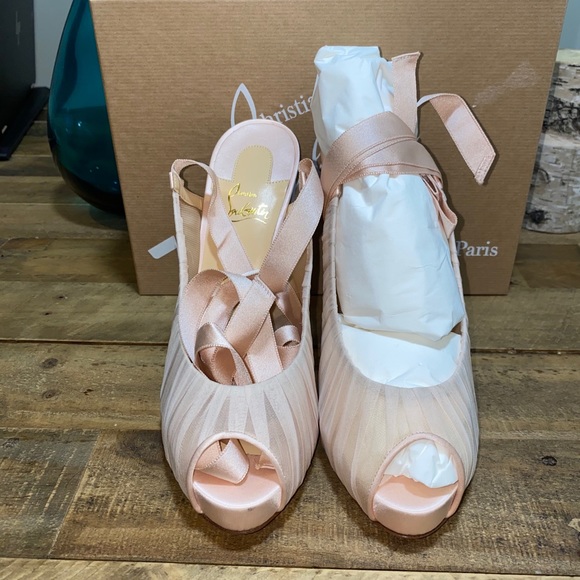 Christian Louboutin Goya Ruban Pumps - Picture 6 of 7